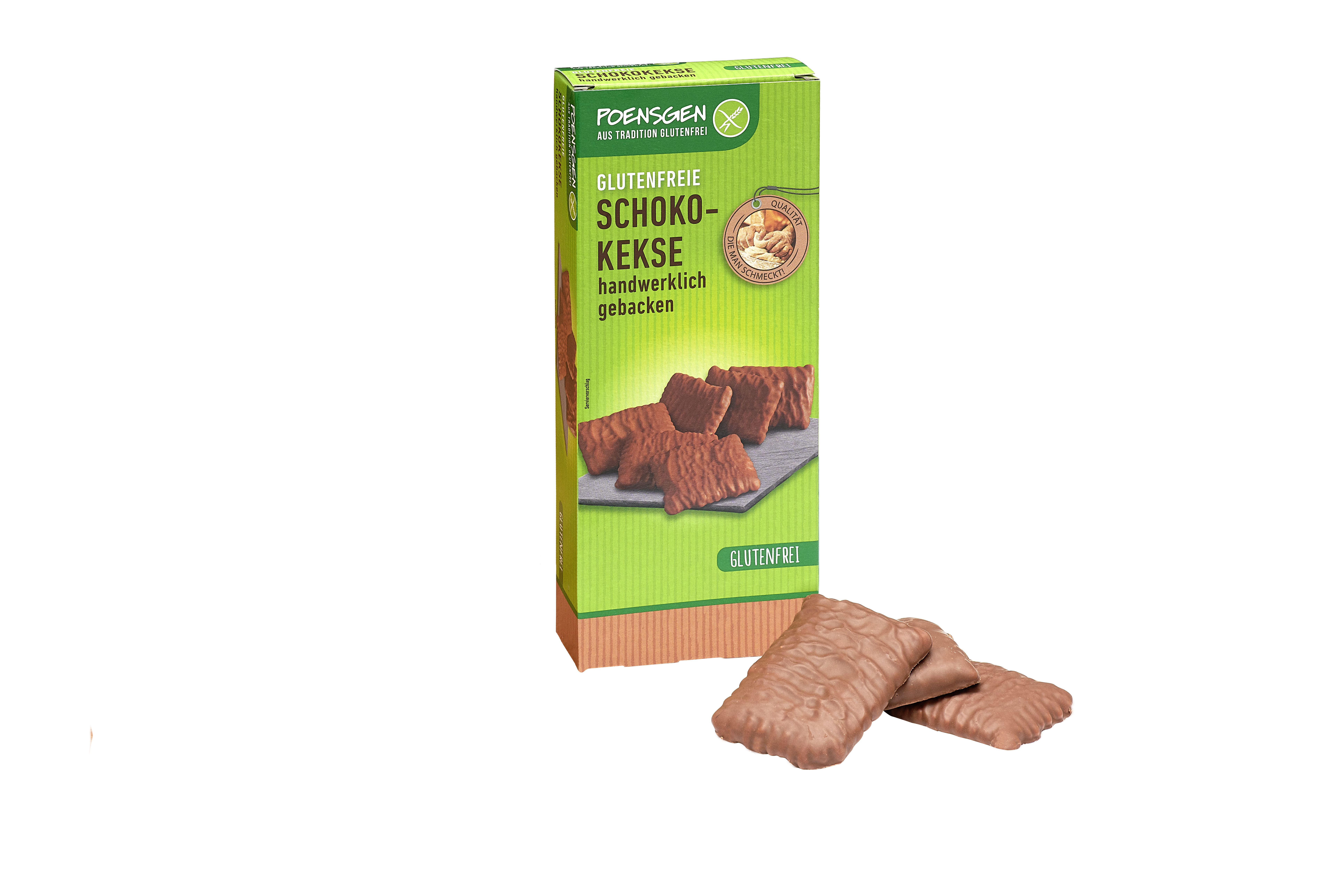 Poensgen glutenfreie Schokokekse 150g Drei komplett mit Schokolade überzogene rechteckige Kekse neben der Produktverpackung, einem grünen länglichen Karton